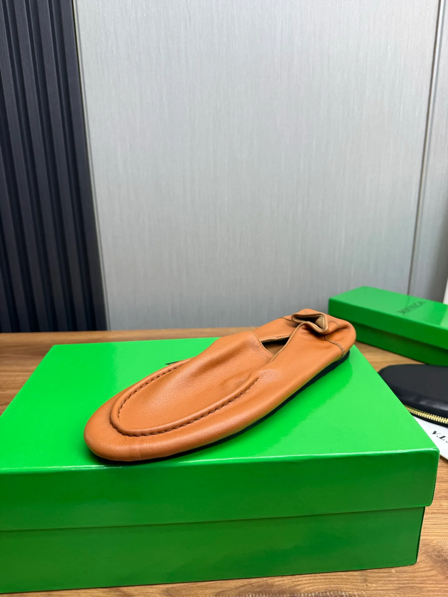 Men's men's shoes💰480💰BV-popular wallet shoes👟Casual, fashionable and comfortable🔗Good travel partner✅Original cowhide + imported cowhide. Original rubber outsole, available all year round👏Size: 38-45 (38.45 custom-made, non-returnable)